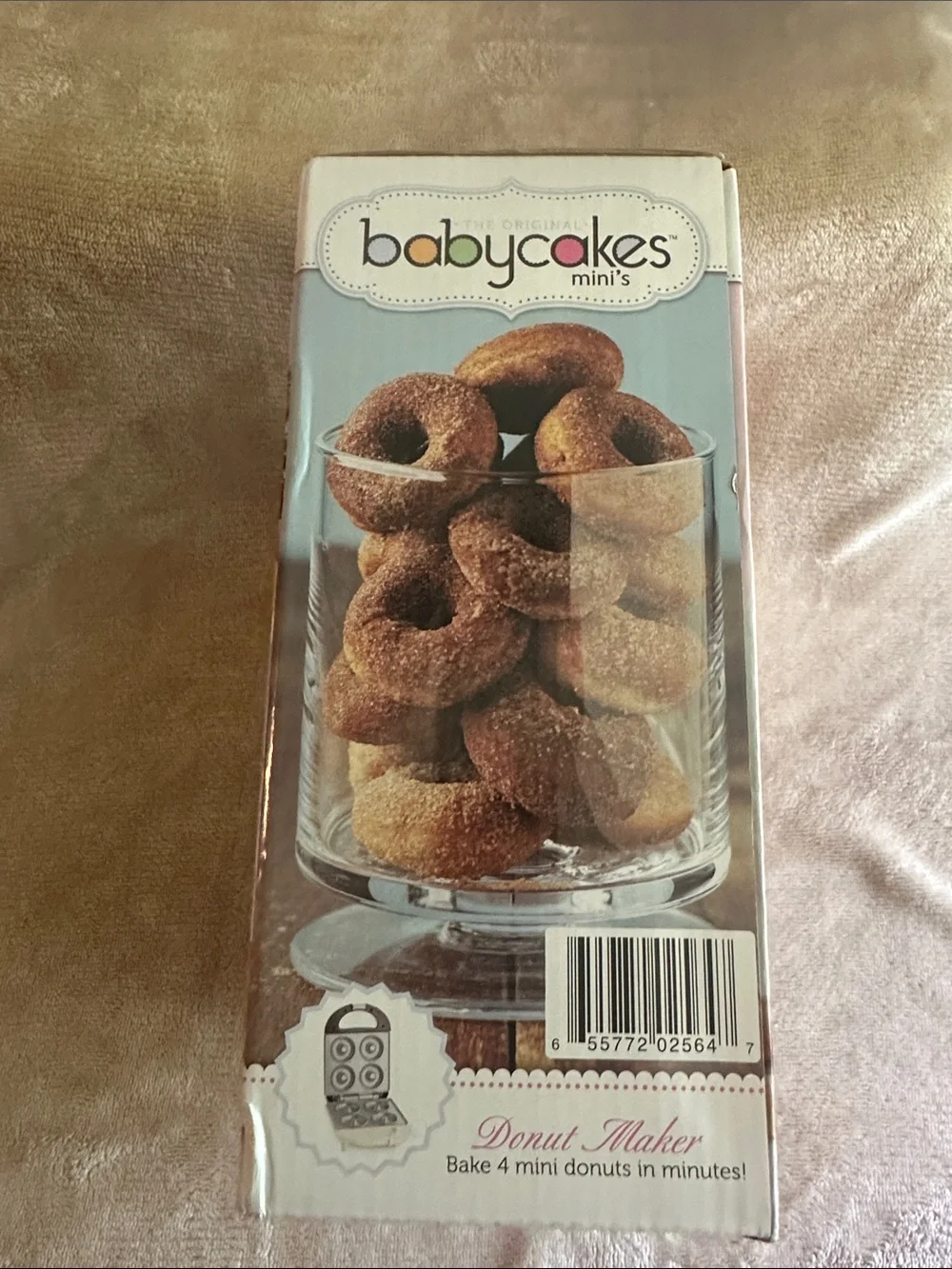 Babycakes mini Ceramic Coated Donut Maker - White with Pink Accent